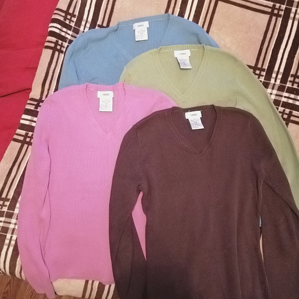 4 Ribbed V-Neck Sweaters - Picture 1 of 4